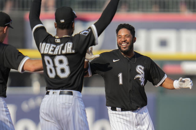 Elvis Andrus hits game-ending single as the Chicago White Sox beat the  Boston Red Sox 5-4 - CBS Chicago