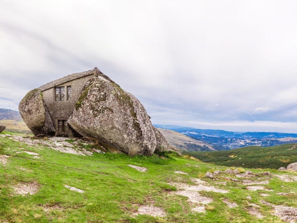 From afar, this house just looks like a large boulder.