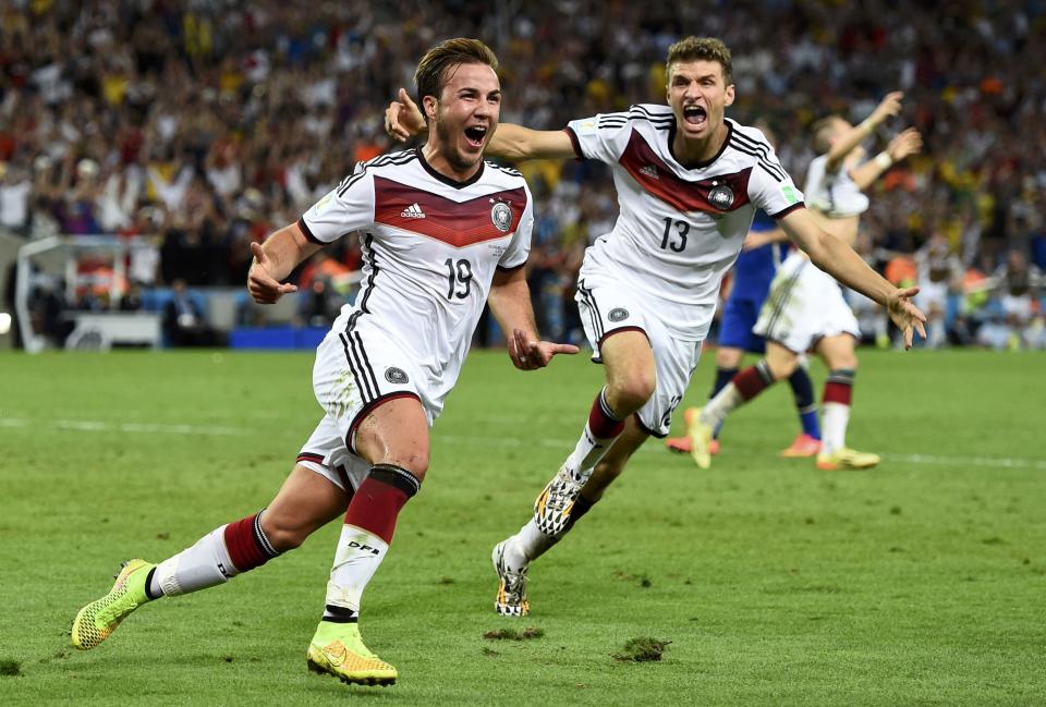 Germany's Mario Goetze (L) celebrates near teammate Thomas Mueller after scoring a goal during extra time in their 2014 World Cup final against Argentina at the Maracana stadium in Rio de Janeiro July 13, 2014. REUTERS/Dylan Martinez (BRAZIL - Tags: SOCCER SPORT TPX IMAGES OF THE DAY WORLD CUP) TOPCUP