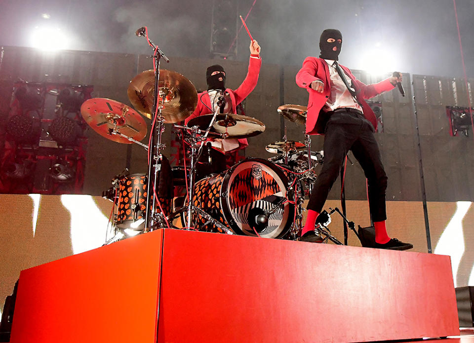 twenty one pilots will win Best Rock Performance for “Heathens.”