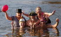 Members of the Berliner Seehunde (Berlin Seals) ice swimmers club pose for the media as they take a dip in Lake Orankesee during their traditional New Year swimming event in Berlin, January 1, 2015. REUTERS/Fabrizio Bensch (GERMANY - Tags: SOCIETY SPORT SWIMMING PORTRAIT)