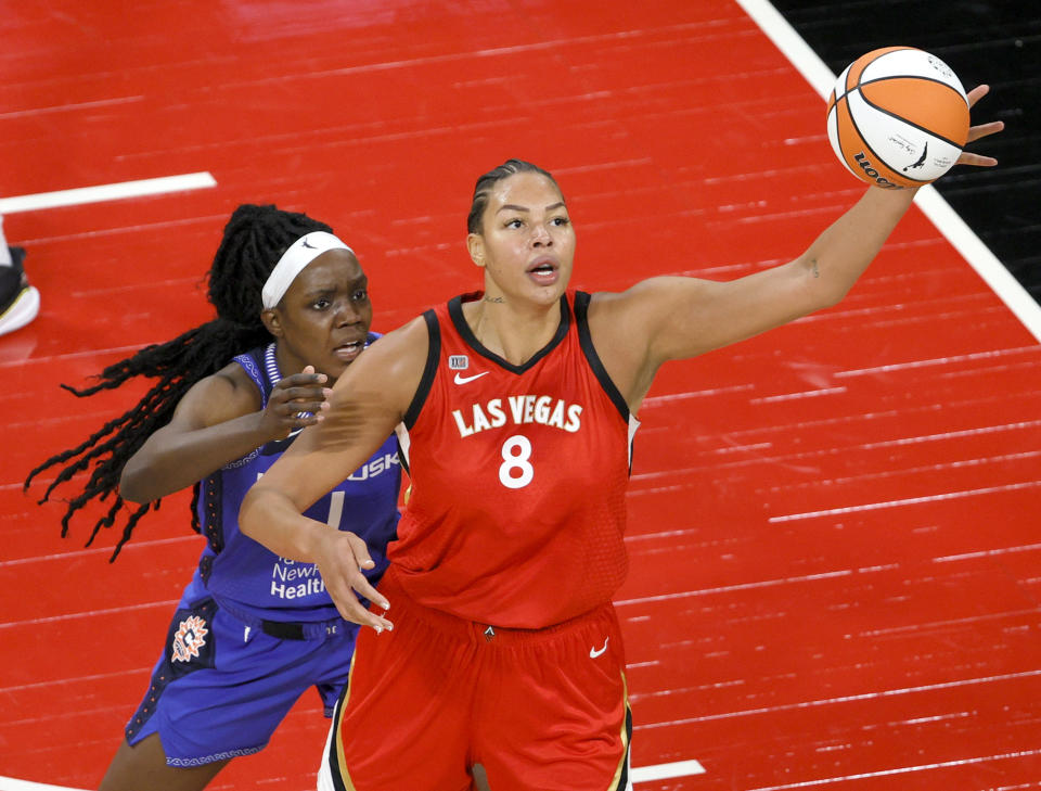 Liz Cambage 