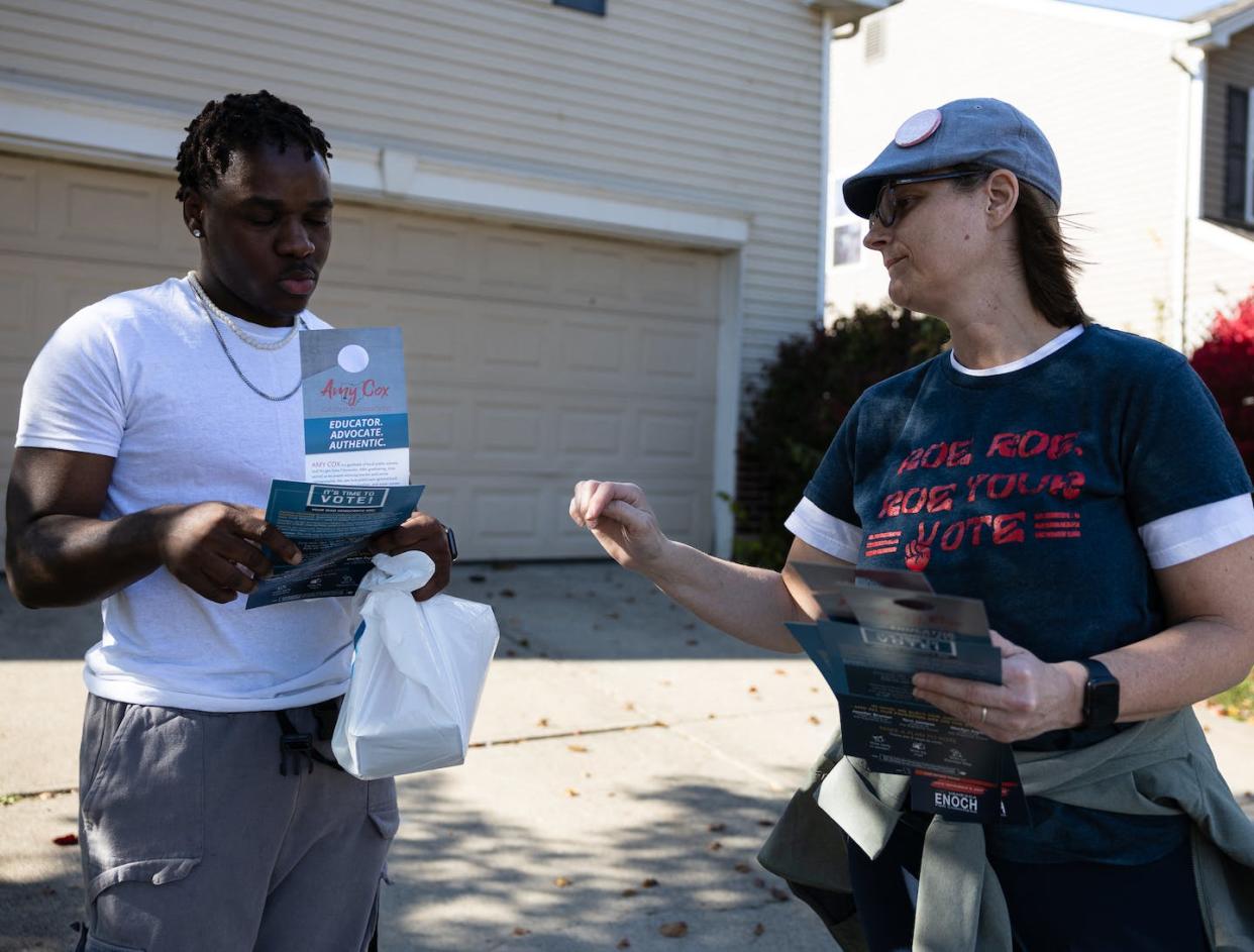 Amy Cox, a Democratic candidate running to be an Ohio state representative, speaks with a potential voter on Oct. 23, 2022. <a href="https://media.gettyimages.com/photos/amy-cox-democratic-candidate-for-ohio-state-representative-speaks-a-picture-id1244280877?s=612x612" rel="nofollow noopener" target="_blank" data-ylk="slk:Megan Jelinger/AFP via Getty Images;elm:context_link;itc:0;sec:content-canvas" class="link ">Megan Jelinger/AFP via Getty Images</a>