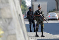 Security officers guard the road to the president’s house in Colombo, after bomb blasts ripped through churches and luxury hotels on Easter, in Sri Lanka April 22, 2019. REUTERS/Dinuka Liyanawatte