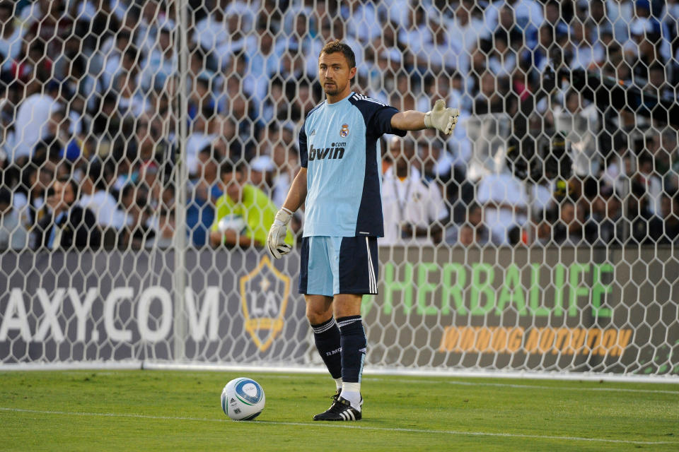 También fichó a coste cero por el conjunto merengue en la 2007-08 Jerzy Dudek, que venía de ganar dos años antes la Champions con el Liverpool. En el Madrid, sin embargo, el guardameta polaco estuvo siempre a la sombra de Casillas y solo jugó 12 partidos en cuatro temporadas. (Foto: Ric Tapia / Icon SMI / Icon Sport Media / Getty Images).