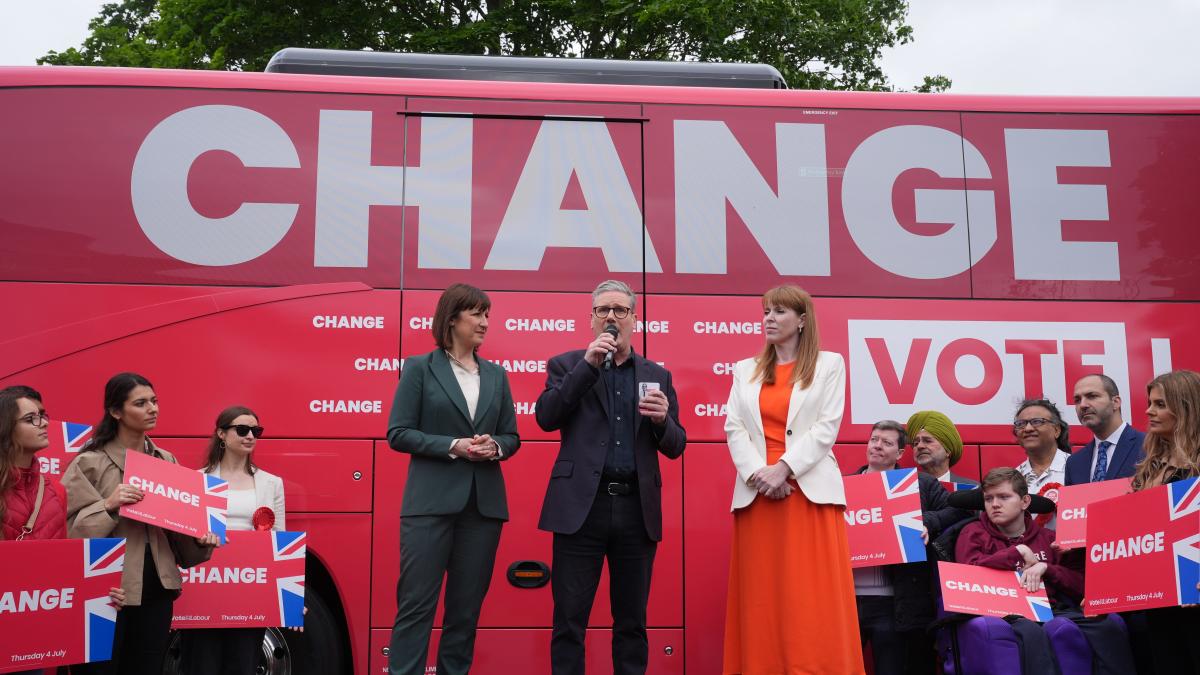 ‘You wait then three come in a row’ – Starmer compares buses to Tory defections