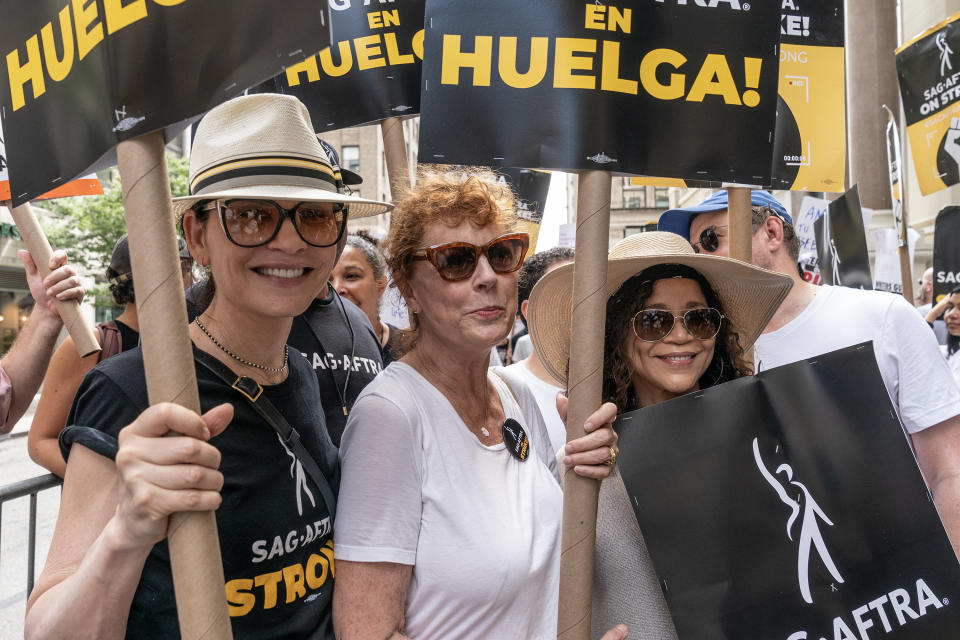 Julianna Margulies, Susan Sarandon und Rosie Perez beim Hollywood-Streik