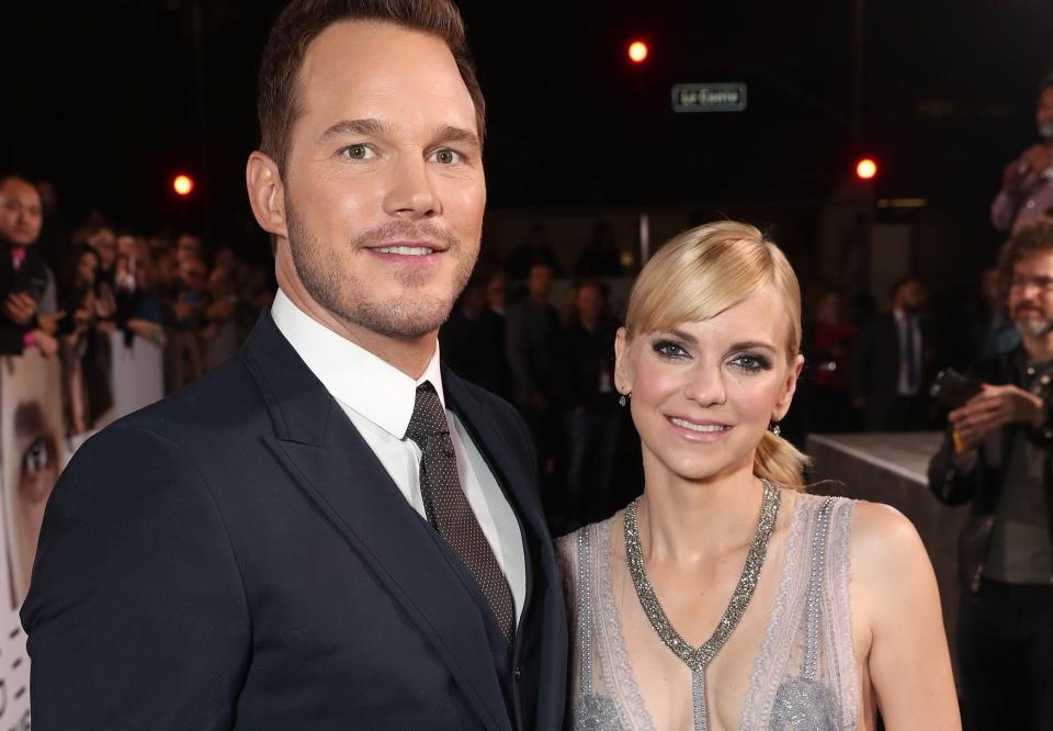 Chris Pratt and Anna Faris Kiss During Their Scenes on Mom, and It's Adorable