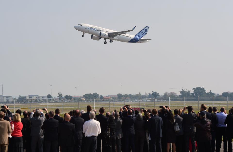 An Airbus A320neo takes off for its first test flight, on September 25, 2014 in Blagnac near Toulouse.