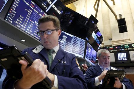 Traders work on the floor of the New York Stock Exchange November 24, 2015. REUTERS/Brendan McDermid