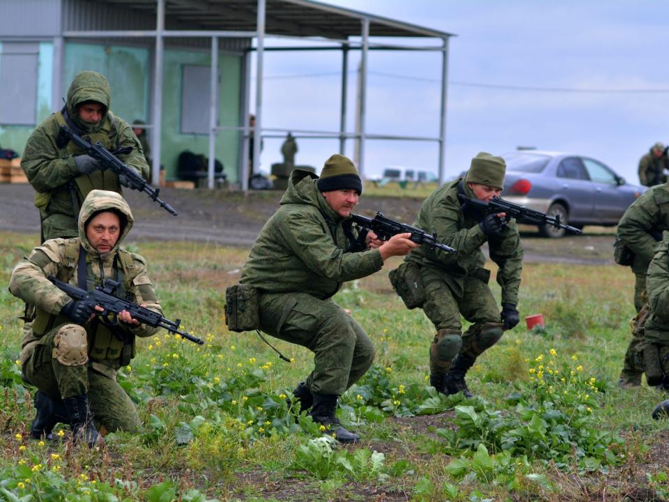 Russia conscript soldiers military training