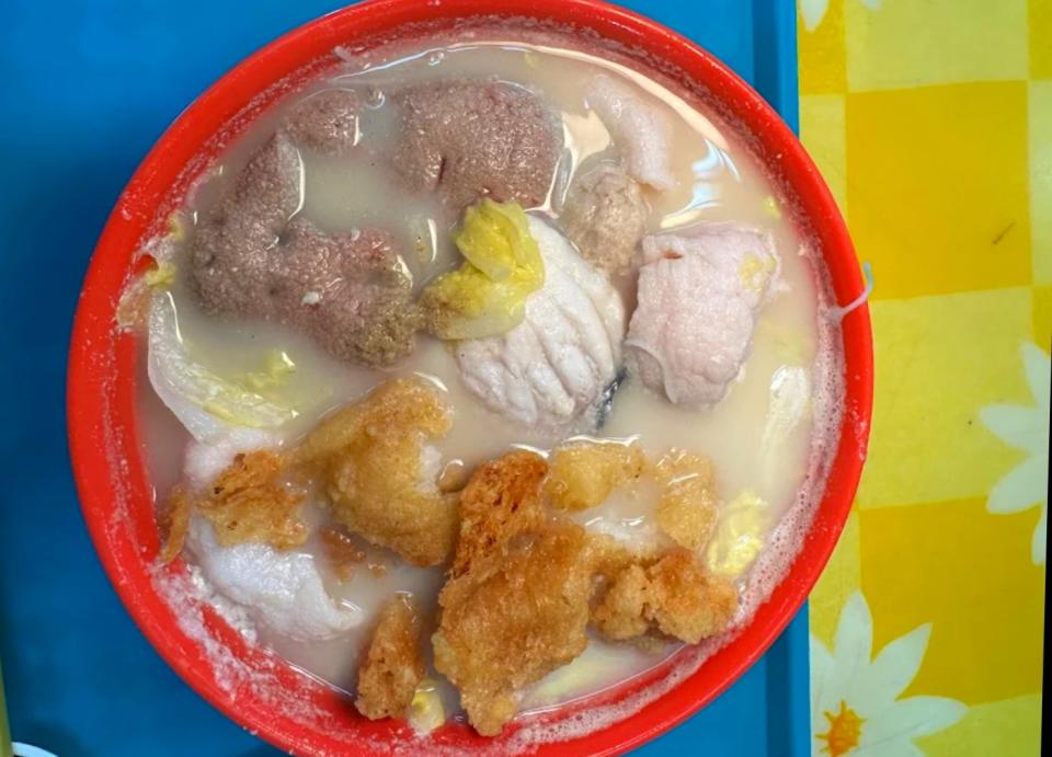 127 bukit merah - fish soup with pig intestines
