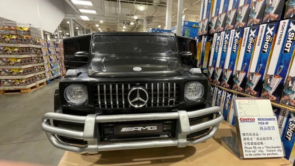 這款「AMG G63」黑色賓士玩具車要價8899元。（圖／翻攝自「COSTCO 好市多 商品消費心得分享區」臉書）