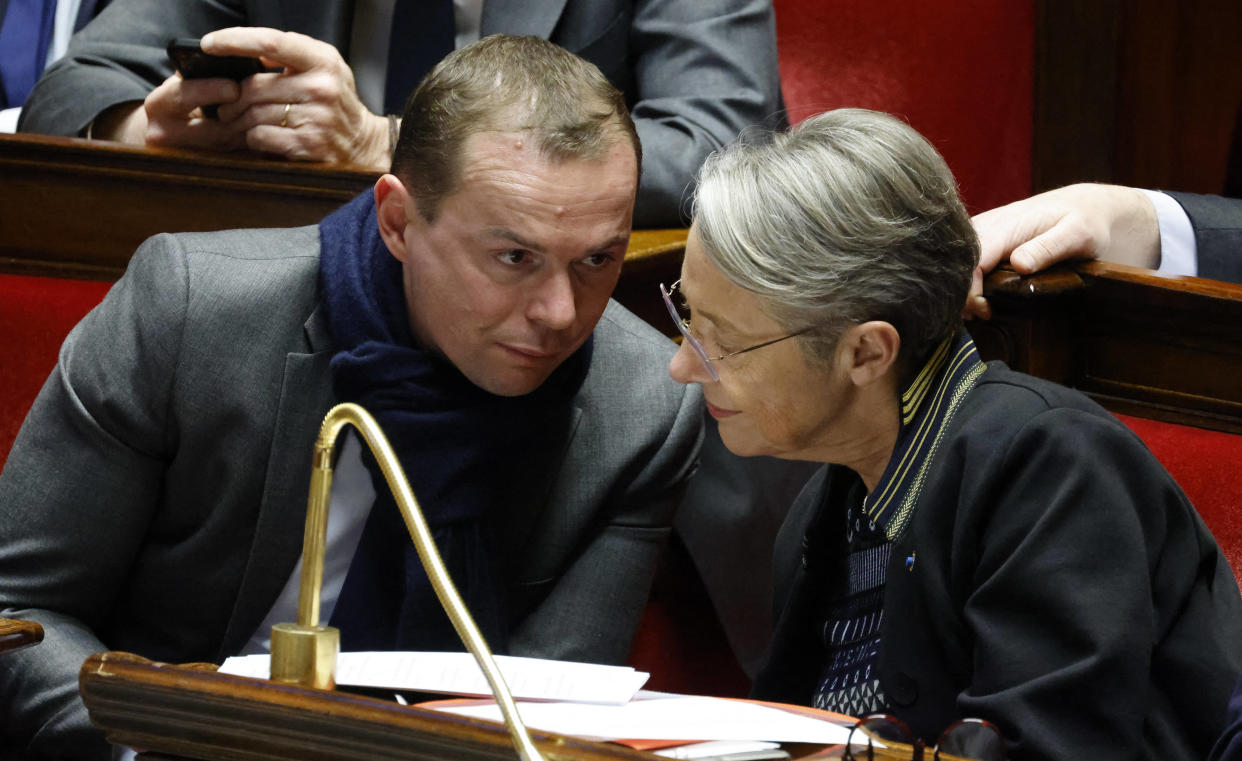 Olivier Dussopt et Élisabeth Borne photographiés à l’Assemblée nationale le 18 février. 