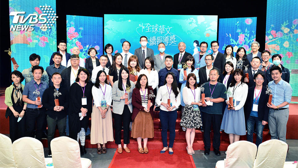 第四屆《全球華文永續報導獎》專業組得獎者大合影。(圖／TVBS)
