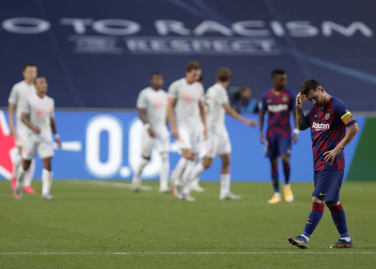 Messi, desolado tras la goleada 8-2 sufrida con Barcelona ante Bayern Munich en la Champions League 2020