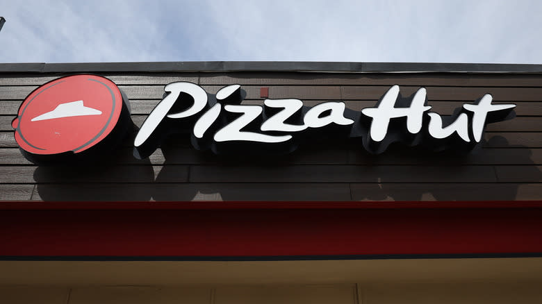 Pizza Hut sign