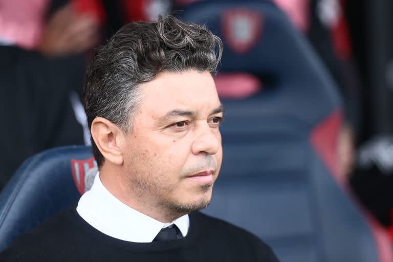 Marcelo Gallardo, pensativo en el partido entre San Lorenzo y River 