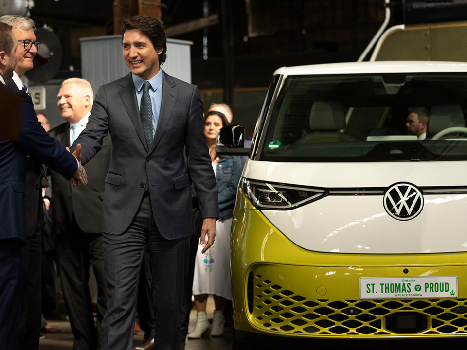  Prime Minister Justin Trudeau arrives to make an announcement on a Volkswagen electric vehicle battery plant at the Elgin County Railway Museum in St. Thomas, Ont., on April 21, 2023.