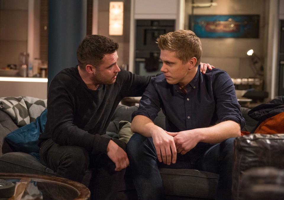 robert sugden and aaron dingle grow closer in emmerdale