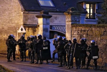 Members of the French GIPN intervention police forces secure a neighbourhood in Corcy, northeast of Paris January 8, 2015. REUTERS/Pascal Rossignol