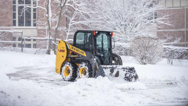 Snowstorm threatens blizzard conditions and power outages in Northern  Plains and Upper Midwest