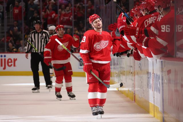 Red Wings use three-goal second period to down Penguins - The Rink