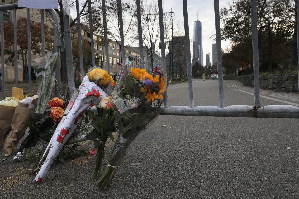 A makeshift memorial stands on a bike path in lower Manhattan on November 1, 2017 in New York City. Eight people were killed and 12 injured on October 31 when suspect 29-year-old Sayfullo Saipov intentionally drove a truck onto the path.&nbsp;