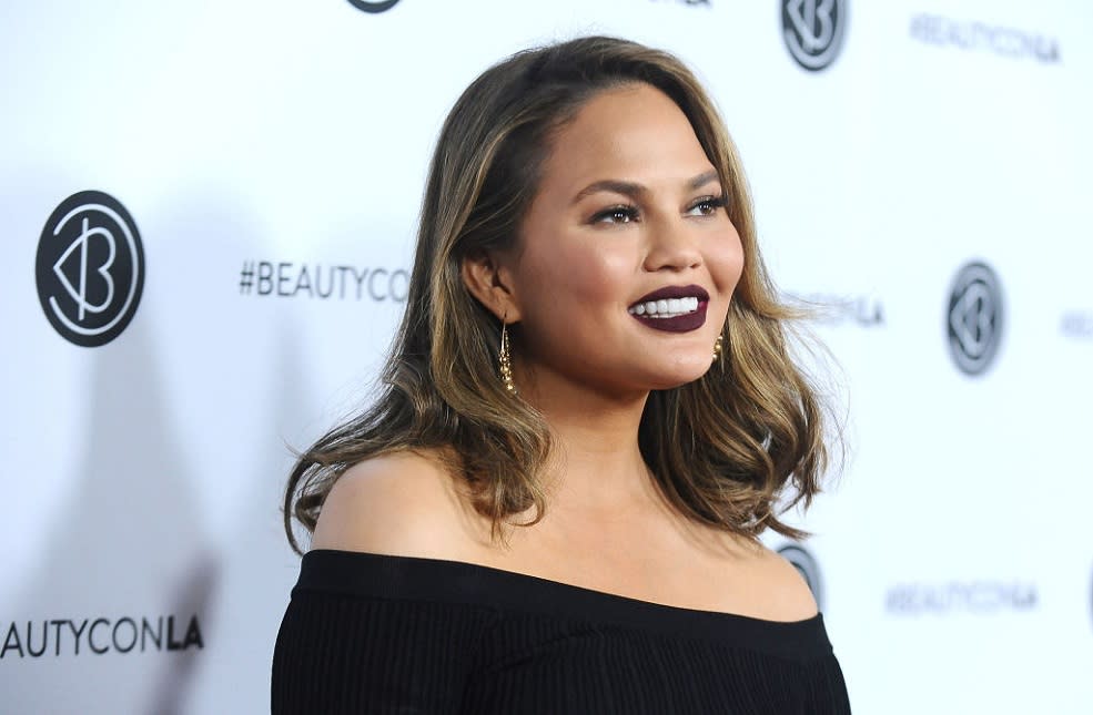 Chrissy Teigen pretended she was in the Victoria’s Secret Fashion show all weekend, and LOL