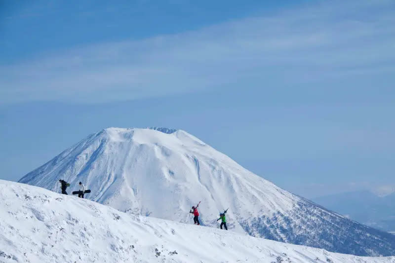 ▲僑福建設在日本北海道滑雪勝地二世古（Niseko）買4萬多坪土地，計畫開發結合高級住宅與酒店、商場的度假村。（圖／翻攝僑福建設官網）