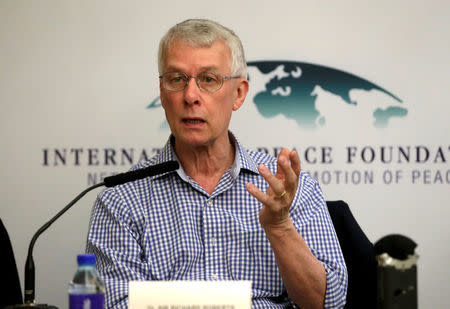 Nobel laureate Richard Roberts speaks at a news conference in Beijing, China, May 7, 2016. REUTERS/Jason Lee