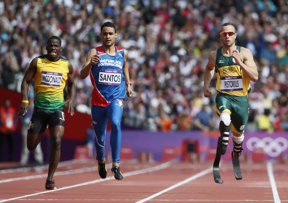 South Africa's Oscar Pistorius (R), Luguelin Santos (C) of the Dominican Republic and Jamaica's Rusheen McDonald run in their men's 400m round 1 heat at the London 2012 Olympic Games at the Olympic Stadium August 4, 2012. REUTERS/Lucy Nicholson (BRITAIN - Tags: OLYMPICS SPORT ATHLETICS) - RTR3632F