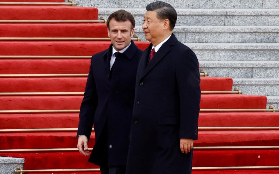 Xi Jinping welcomes Emmanuel Macron at the Great Hall of the People in Beijing