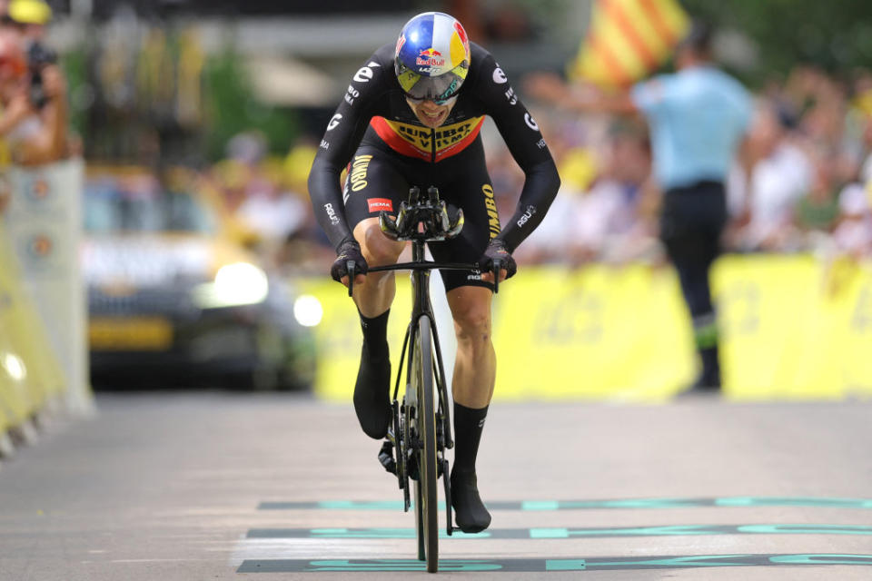 Jumbo-Visma's Belgian rider Wout Van Aert cycles to the finish line during the 16th stage of the 110th edition of the Tour de France cycling race, 22 km individual time trial between Passy and Combloux, in the French Alps, on July 18, 2023. (Photo by Thomas SAMSON / AFP)