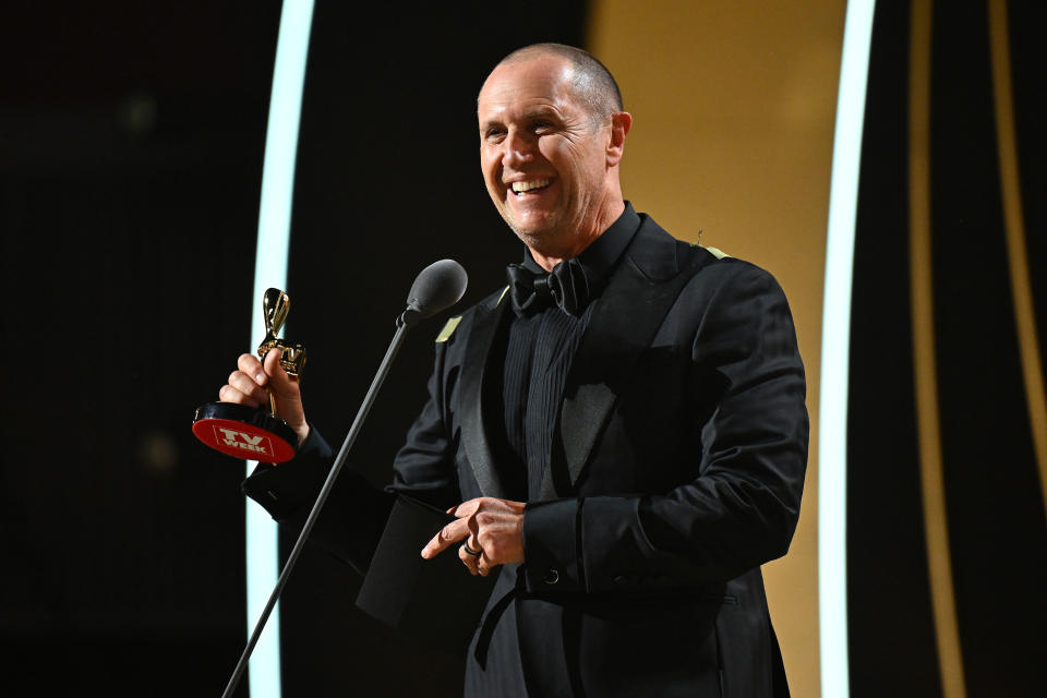 Larry Emdur celebrates winning the Gold Logie Award for Most Popular Personality. Credit: Getty 