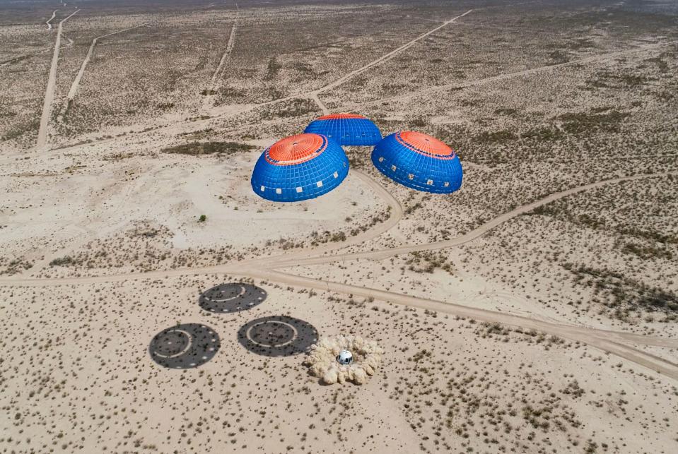 BlueOrigin_NS15_07_CapsuleLand