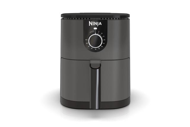 Una mini freidora de aire Ninja “perfecta para dos” por US$40, ¡su precio  más bajo!