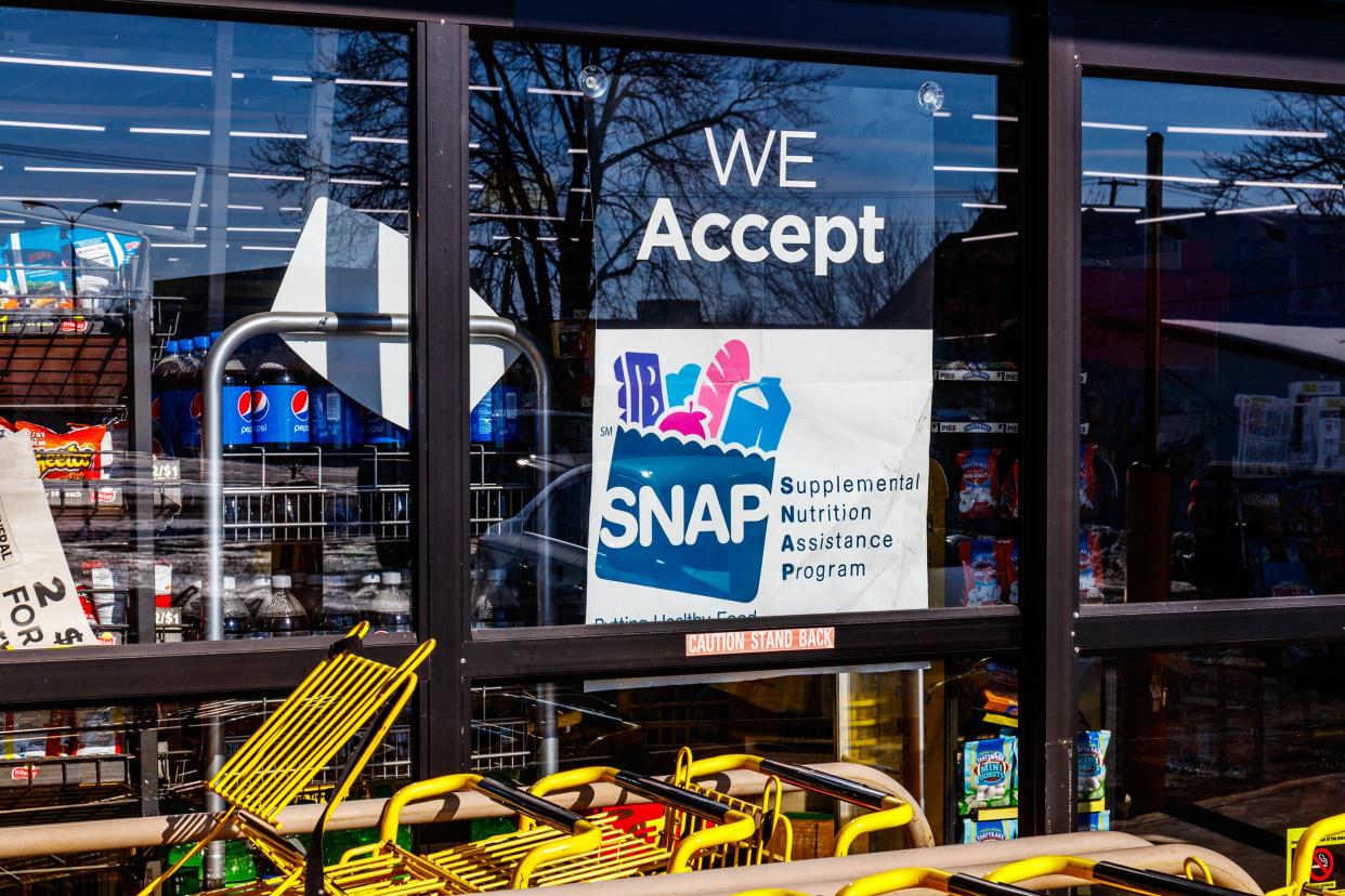 'We Accept SNAP' sign in grocery store