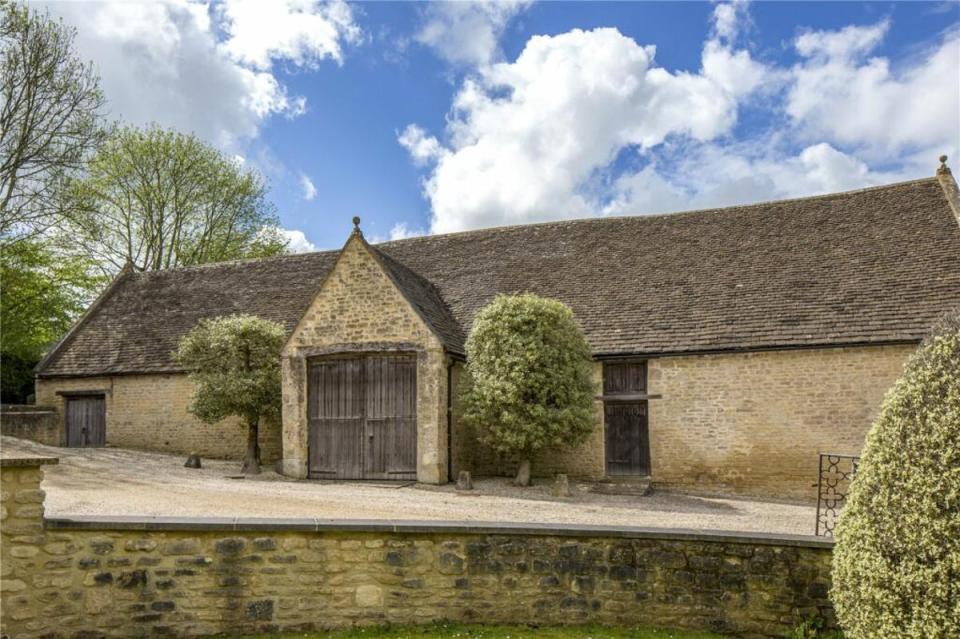 The property includes a Grade II-listed barn (Savills)