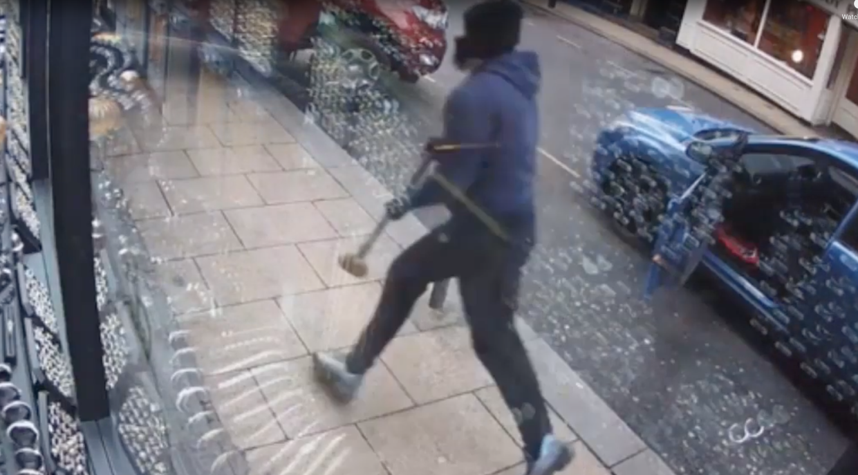 Dramatic CCTV shows Kitchen approach the Leeds jewellery shop. (West Yorkshire Police)