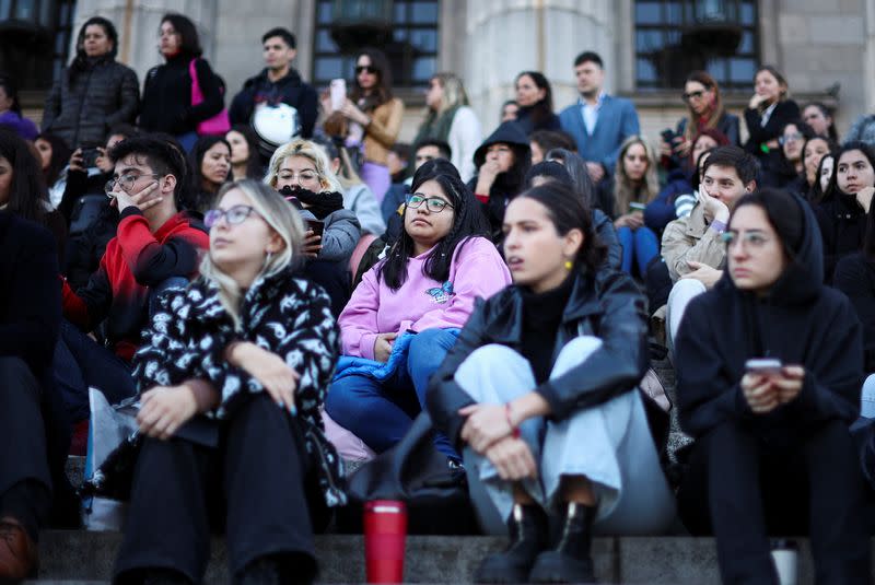 Argentine university moves lessons to streets to protest adjustments