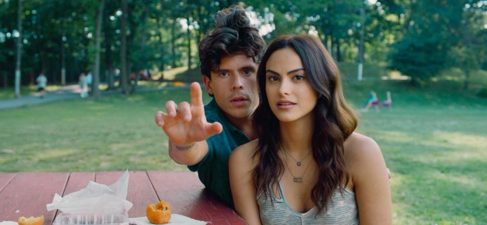 A New Jersey man (Rudy Mancuso) tries to show a new love (Camila Mendes) how music comes alive around him in the rom-com "Música."