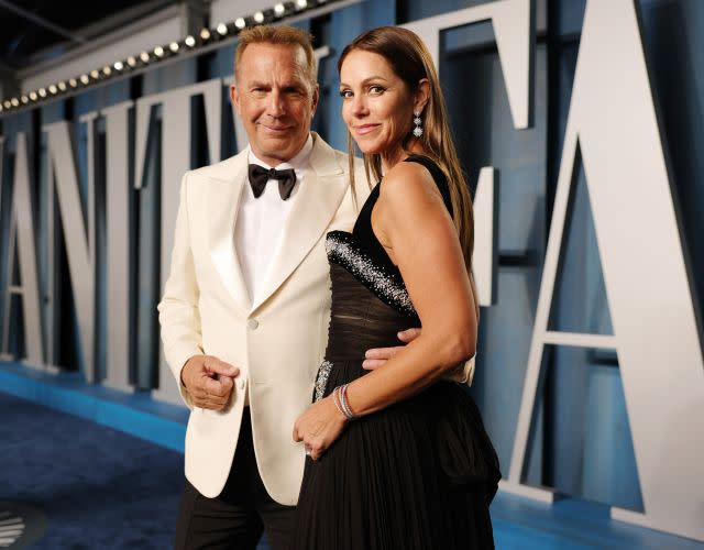 BEVERLY HILLS, CALIFORNIA – MARCH 27: (L-R) Kevin Costner and Christine Baumgartner attend the 2022 Vanity Fair Oscar Party hosted by Radhika Jones at Wallis Annenberg Center for the Performing Arts on March 27, 2022 in Beverly Hills, California. (Photo by Rich Fury/VF22/Getty Images for Vanity Fair)<br>