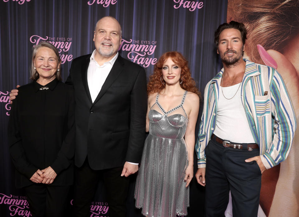 ‘eyes Of Tammy Faye Star Jessica Chastain Joined By Gaggle Of Drag Queens At Nyc Premiere 