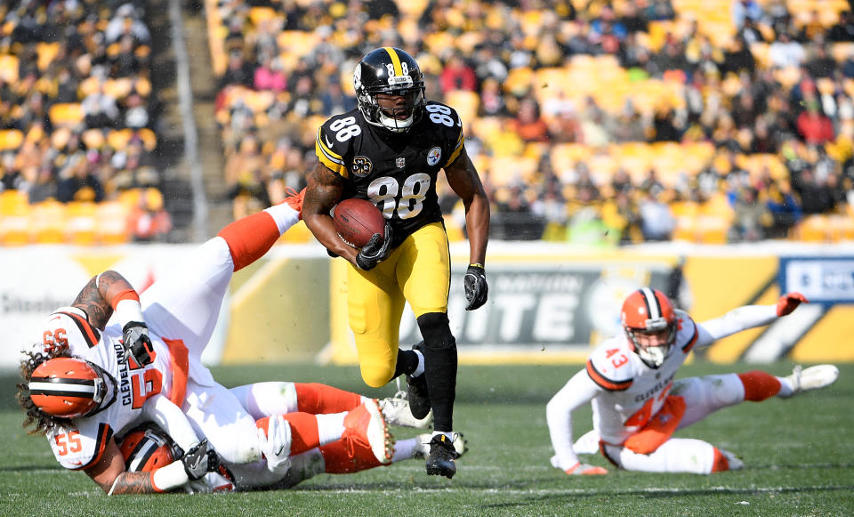 <p>Darrius Heyward-Bey #88 of the Pittsburgh Steelers runs up field for a 29 yard touchdown run in the first quarter during the game against the Cleveland Browns at Heinz Field on December 31, 2017 in Pittsburgh, Pennsylvania. (Photo by Justin Berl/Getty Images) </p>