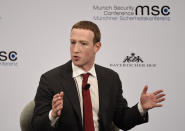 Un total de 11.400 millones de dólares se han evaporado del patrimonio del fundador y CEO de Facebook. En la primera semana de marzo, Mark Zuckerberg, séptima persona más rica del mundo, llegó a acumular casi 30.000 millones de pérdidas. (Foto: Jens Meyer / AP).
