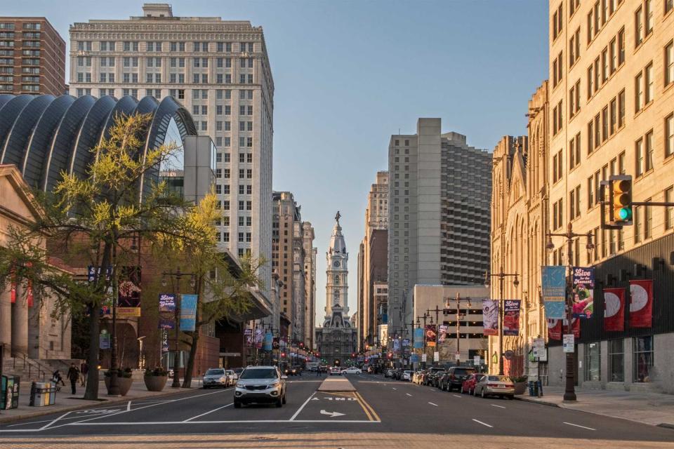 Philadelphia, view to Broad Street and City Hall in the evening