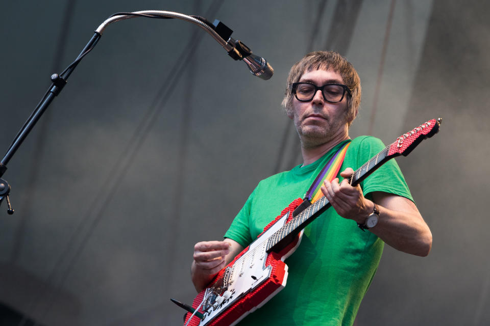 BERLIN, GERMANY - JUNE 09: Rick McPhail of German band Tocotronic performs live on stage in support of Beatsteaks during a concert at Waldbuehne Berlin on June 9, 2018 in Berlin, Germany. (Photo by Andrea Friedrich/Redferns)