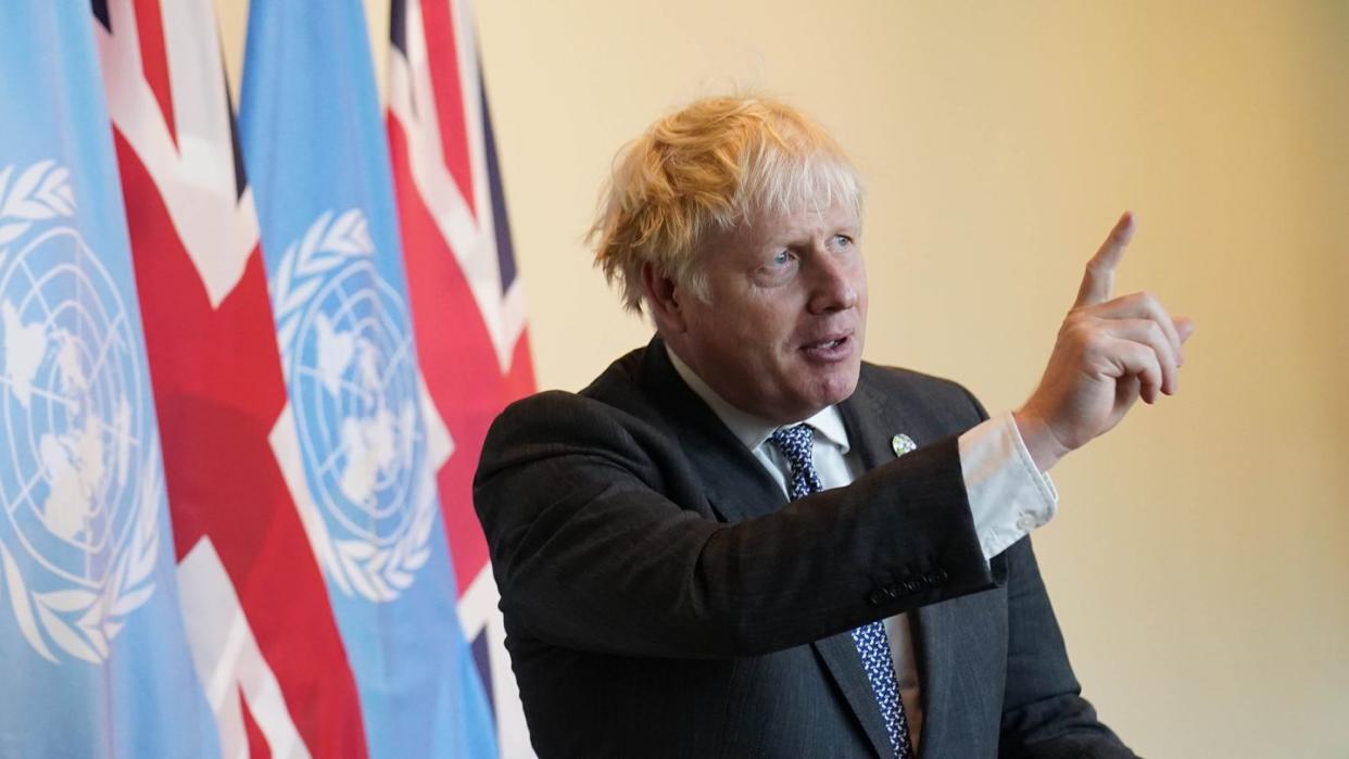 Der britische Premier Boris Johnson spricht im Hauptquartier der Vereinten Nationen in New York zu Journalisten.