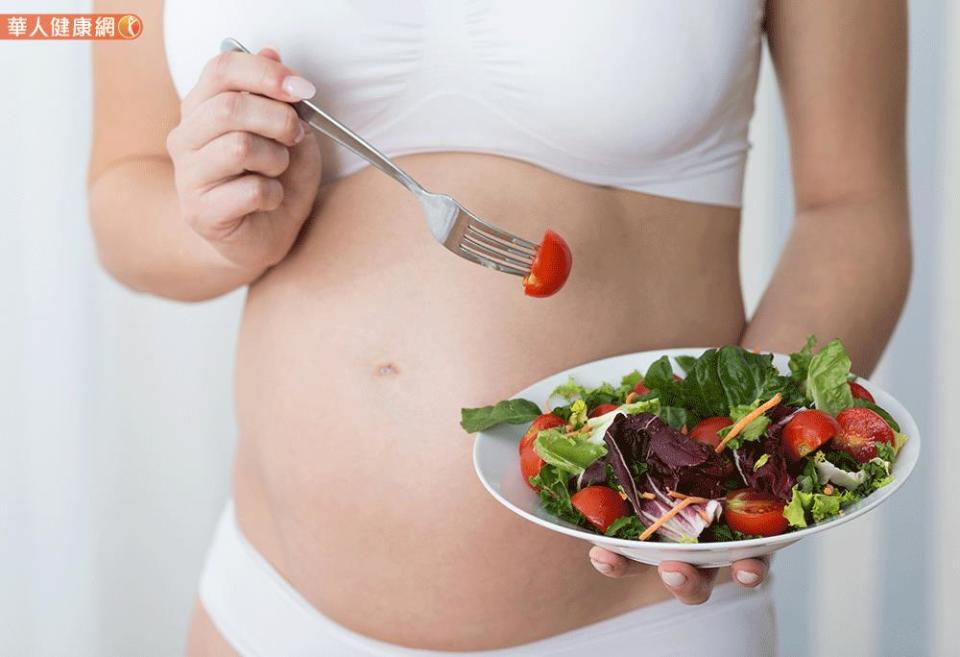懷孕後期鐵的補充顯得相當重要。建議孕媽咪可多食用富含鐵質的食物，像是紅肉、魚類、文蛤、紅莧菜、深綠色蔬菜等。